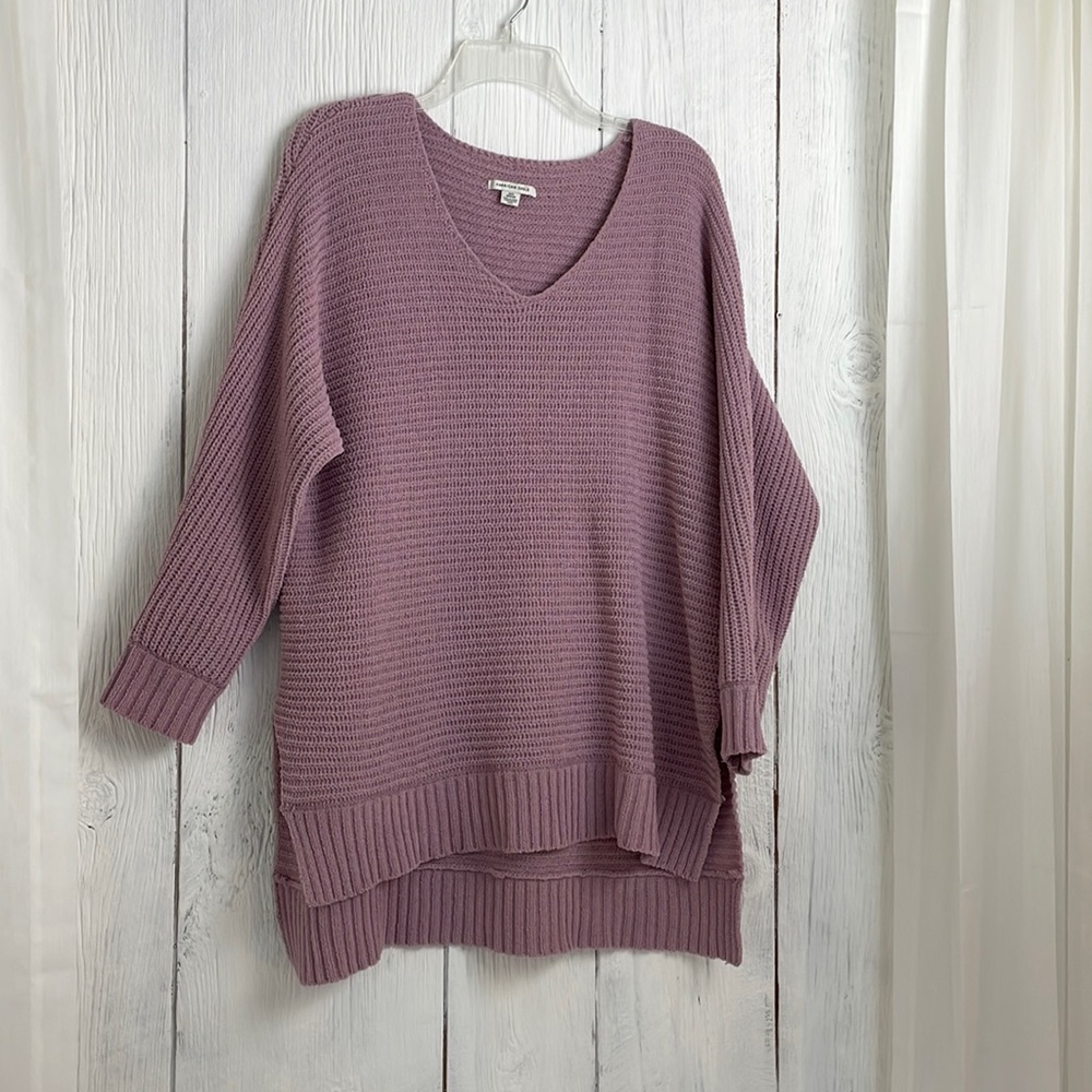American Eagle oversized high low light purple v-neck sweater